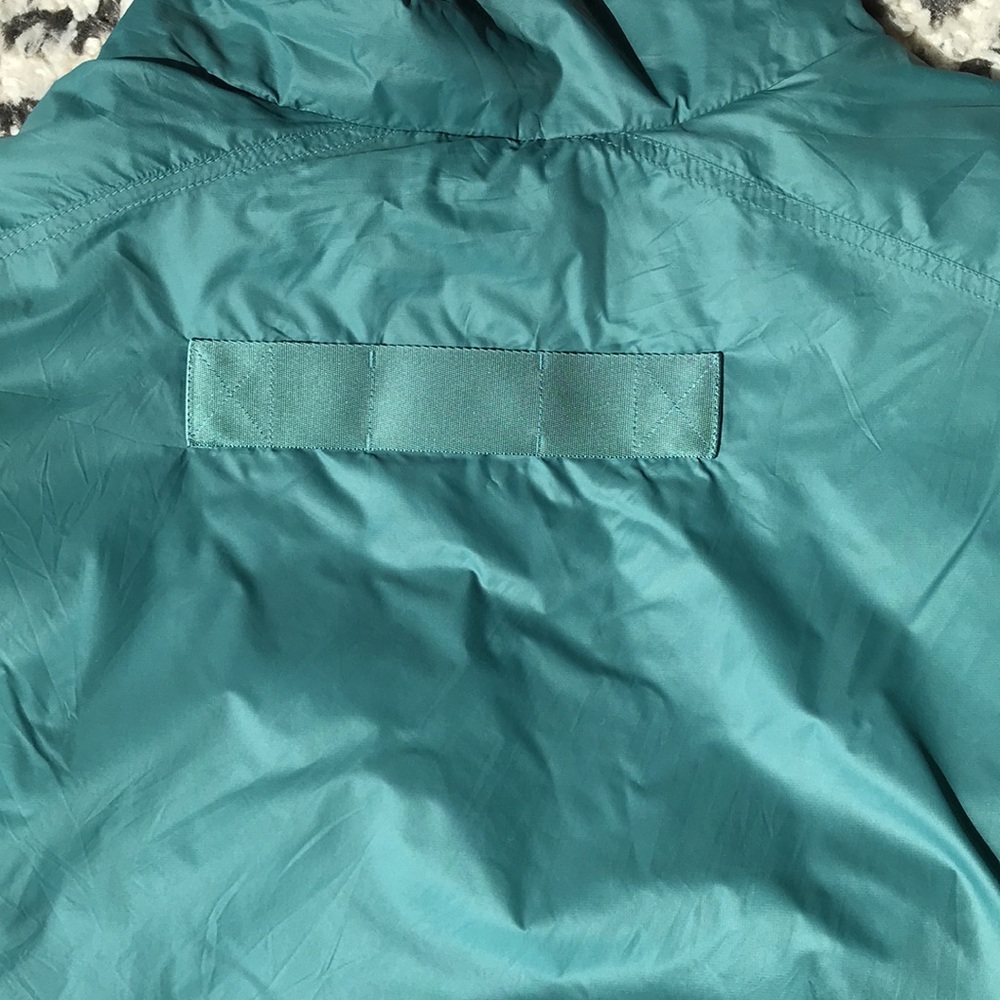 Alo Latitude Light Weight 1/2 Zip Pullover Jacket, Winter Ivy - Picture 12 of 16